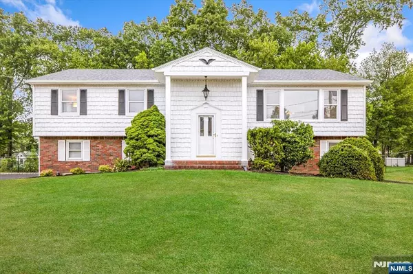 10 Jill, Fairfield, NJ 07004