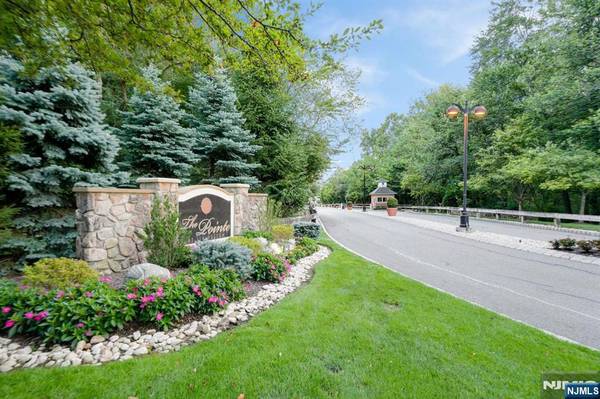 1202 Pointe Gate DR, Livingston, NJ 07039