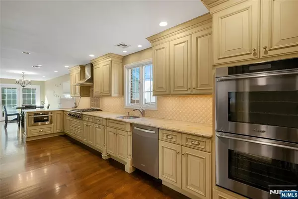 Ridgefield, NJ 07657,503 Greenmount AVE