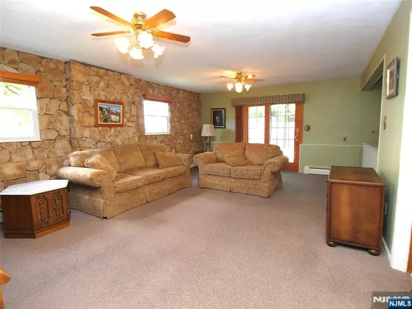 Pequannock Township, NJ 07444,24 Della AVE