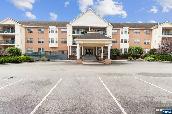 401 Dercole CT #114, Norwood, NJ 07648