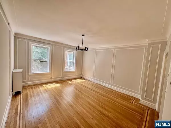 Leonia, NJ 07605,250 Broad AVE #3C