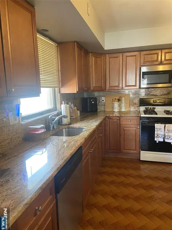 Palisades Park, NJ 07650,400 E Brinkerhoff AVE #2nd Fl