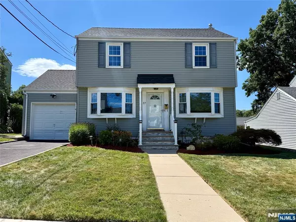 37 Larkspur LN, Clifton, NJ 07013