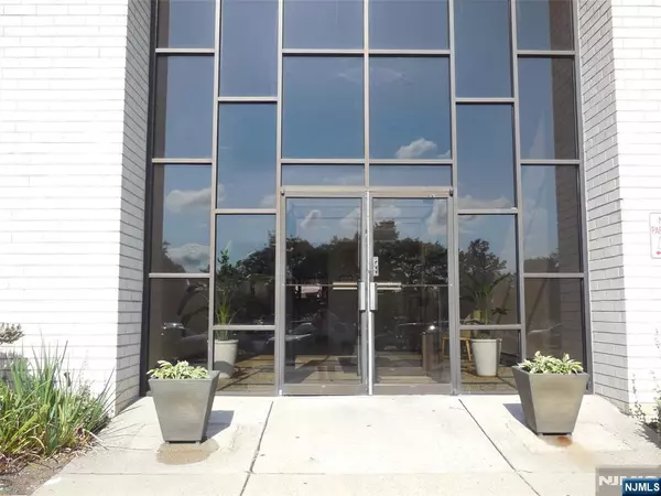 1111 River RD #F18, Edgewater, NJ 07020