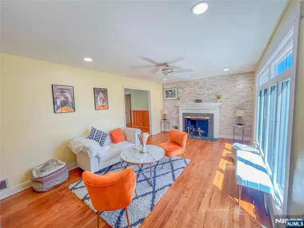 Saddle Brook, NJ 07663,79 N Leswing AVE