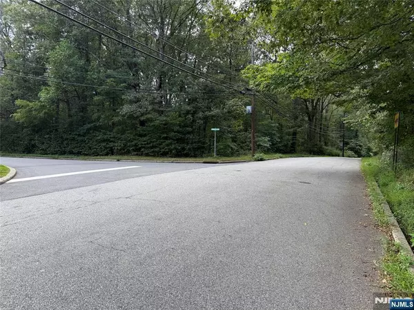 15 Saw Mill RD, Kinnelon Borough, NJ 07405