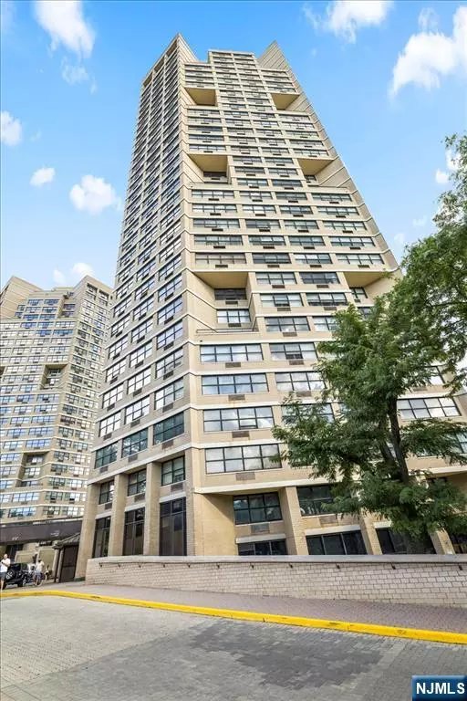 Guttenberg, NJ 07093,7000 E John F Kennedy #19D