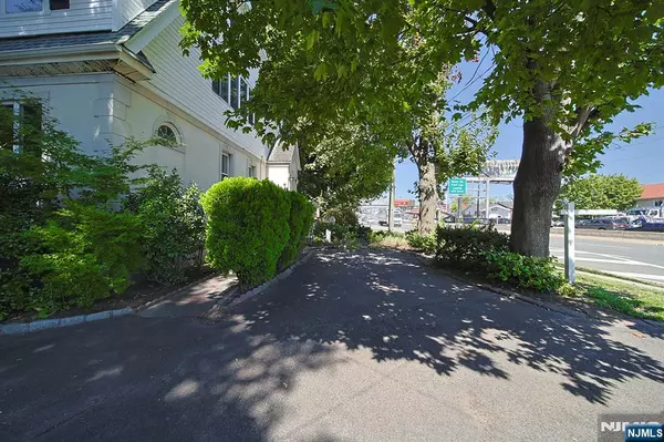 Leonia, NJ 07605,1585 Bergen BLVD