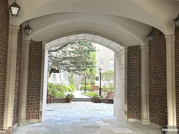 Englewood, NJ 07631,275 Engle ST #J4