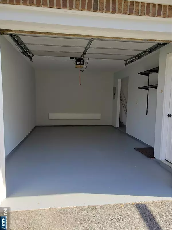 Fort Lee, NJ 07024,219 Village Circle DR #219