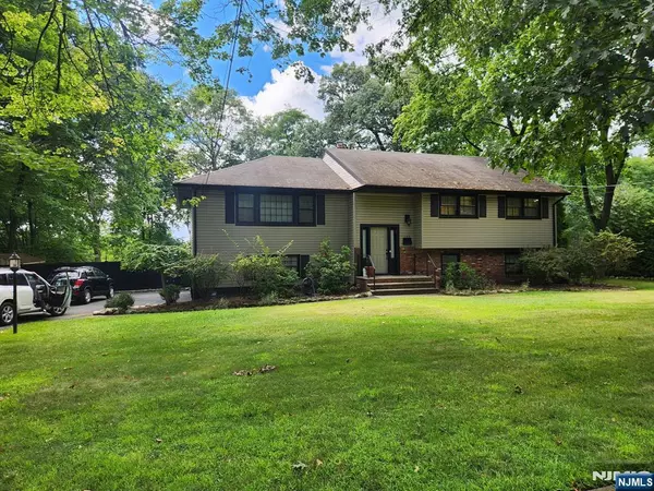 140 Schraalenburgh RD, Haworth, NJ 07641