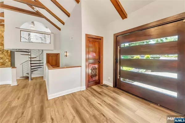 North Caldwell, NJ 07006,18 Fairview DR