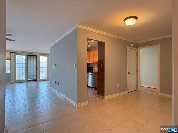 Fort Lee, NJ 07024,1 Wall ST #1F