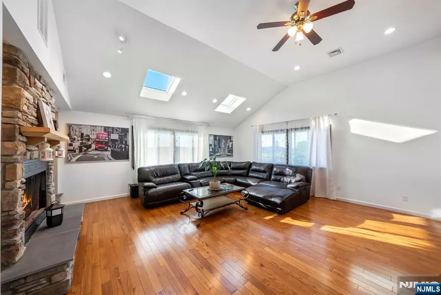 320-322 Dixon AVE, Paterson, NJ 07501