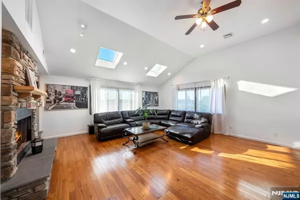 Paterson, NJ 07501,320-322 Dixon AVE