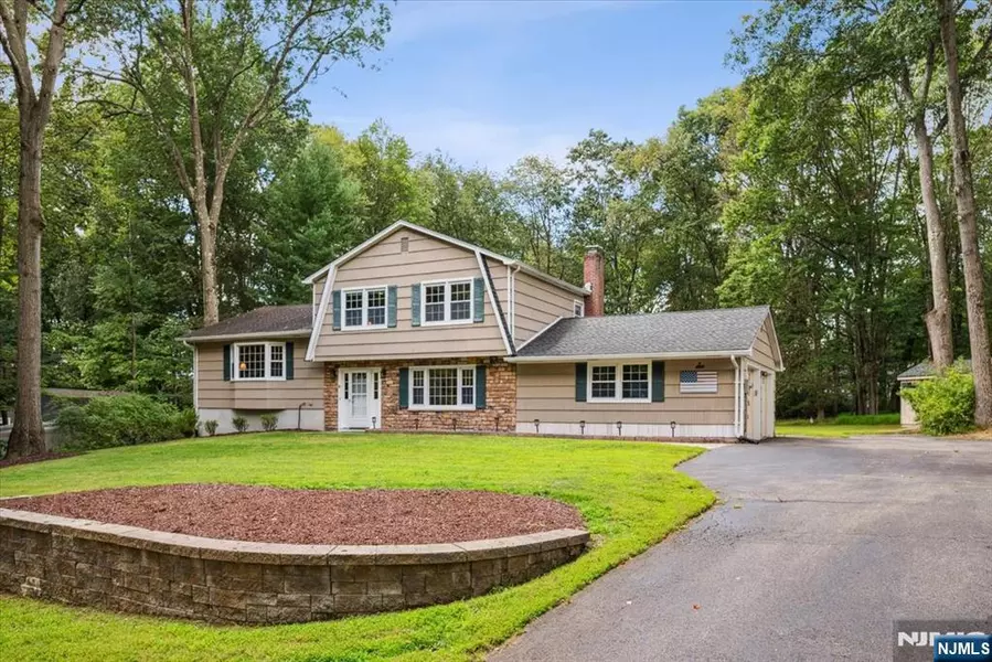 6 Cornell DR, Roxbury Township, NJ 07876