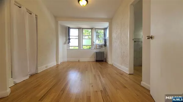 107 Romaine PL #5, Leonia, NJ 07605