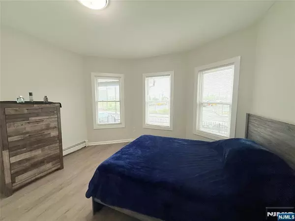 East Orange, NJ 07018,1 9th AVE