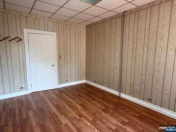 Lodi, NJ 07644,208 Farnham AVE #1F