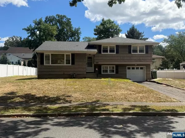 240 Buttonwood DR, Paramus, NJ 07652