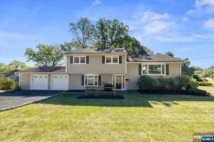 34 Berry DR, Wayne, NJ 07470