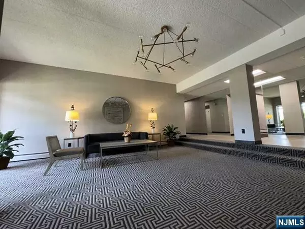 Hackensack, NJ 07601,873 Main ST #3A