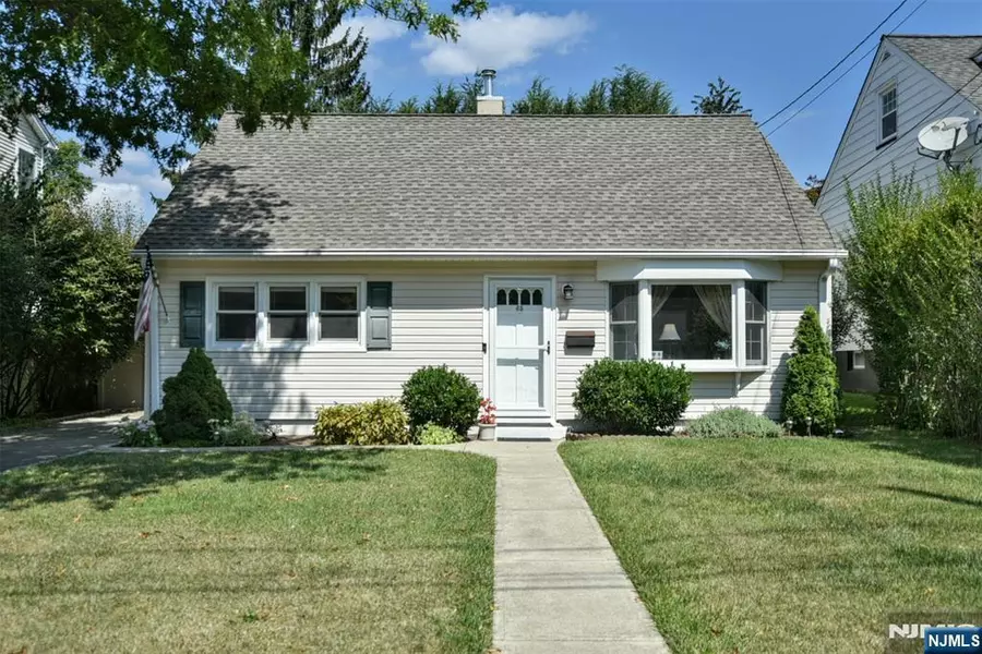 65 Bergen AVE, Waldwick, NJ 07463