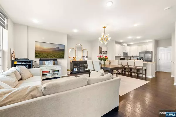 102 Wesmont DR, Wood Ridge, NJ 07075