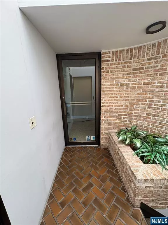 Wallington, NJ 07057,203 Paterson AVE #2 Right