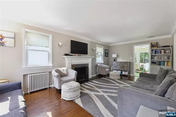 Teaneck, NJ 07666,111 Van Buren AVE