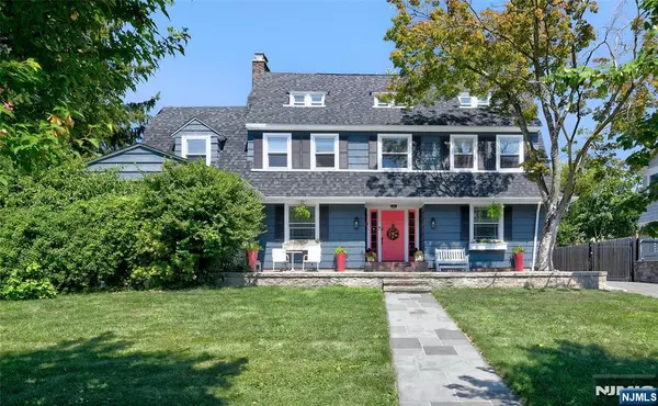 21 Melrose PL, Montclair, NJ 07042