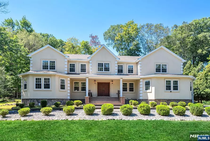 15 Tanglewood Hollow RD, Upper Saddle River, NJ 07458