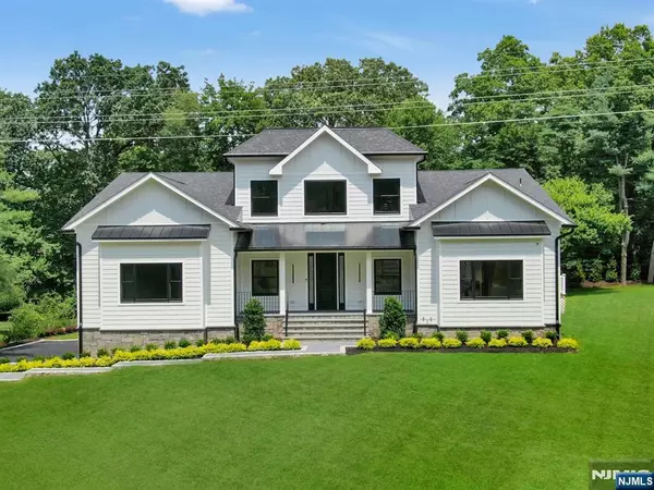 Ramsey, NJ 07446,35 Lillian CT