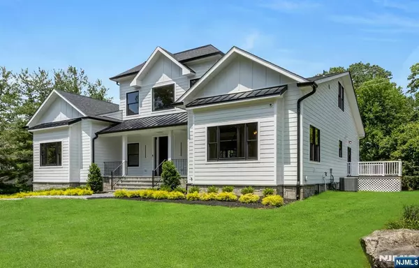 35 Lillian CT, Ramsey, NJ 07446