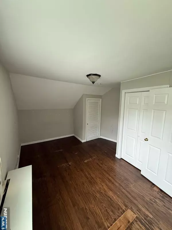 Glen Rock, NJ 07452,581 S Broad ST