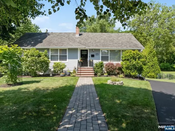 256 Stevens CT, New Milford, NJ 07646