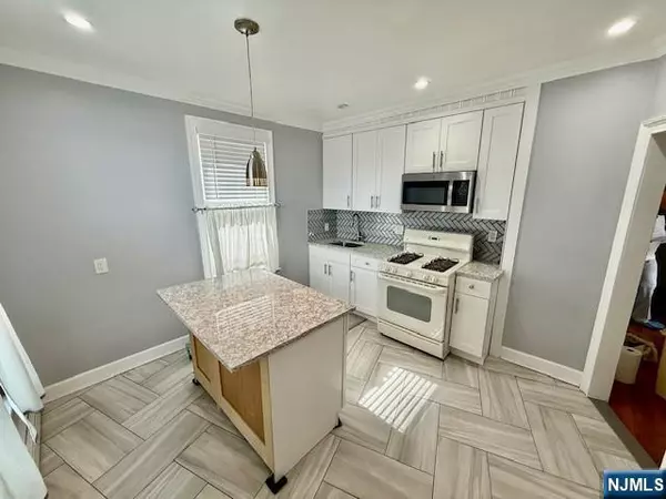 Orange, NJ 07050,205 Snyder ST