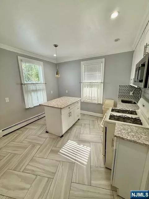 Orange, NJ 07050,205 Snyder ST