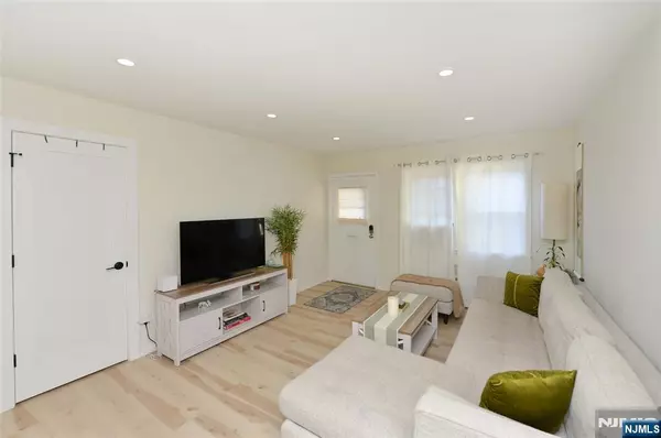 Fair Lawn, NJ 07410,16-02 Plaza RD #1602A