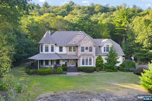 47 Christine CT, West Milford, NJ 07480