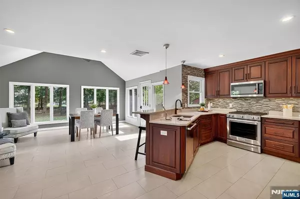 Ramsey, NJ 07446,229 Norman DR