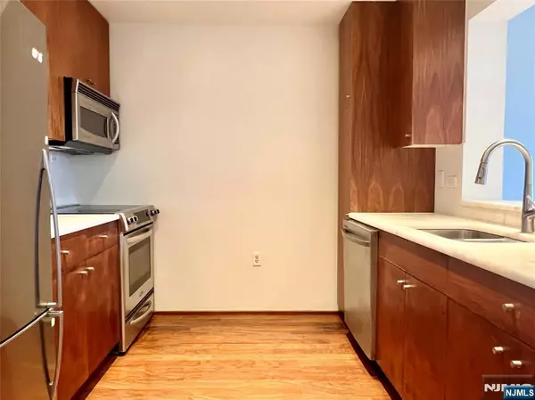 3112 City PL #3112, Edgewater, NJ 07020
