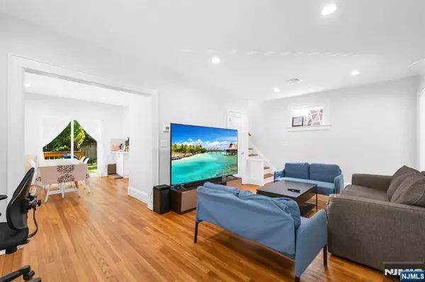 Demarest, NJ 07627,11 Holland AVE