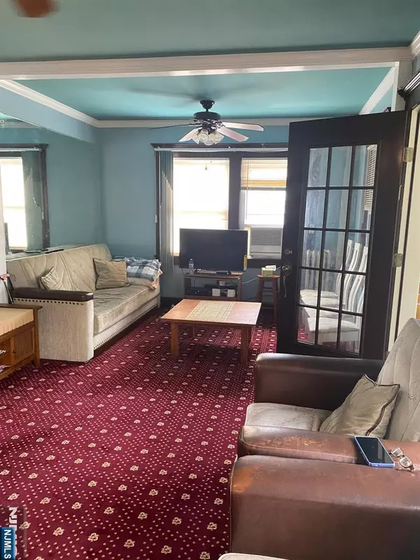 Teaneck, NJ 07666,281 James ST