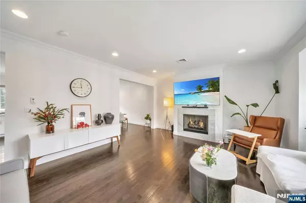 Palisades Park, NJ 07650,319 E Central BLVD #A