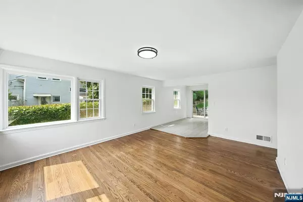 Cresskill, NJ 07626,209 Jefferson AVE