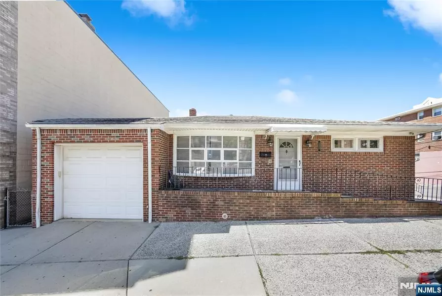 250 Cliff ST, Cliffside Park, NJ 07010