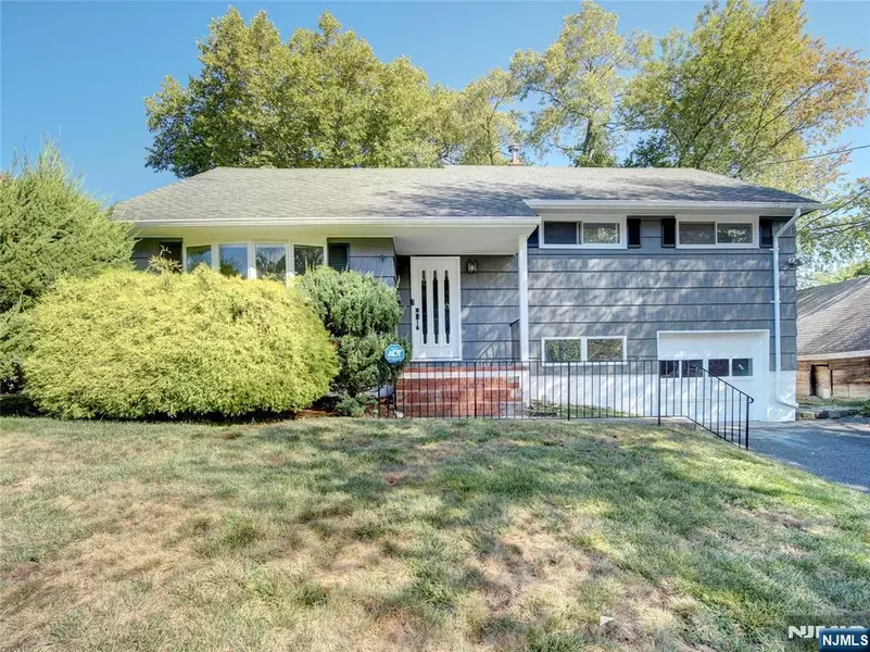 15 Carol PL, Bloomfield, NJ 07003