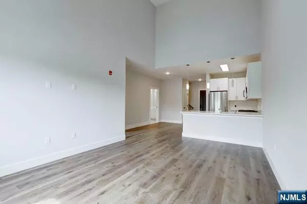 Hillsdale, NJ 07642,305 Patterson ST #114